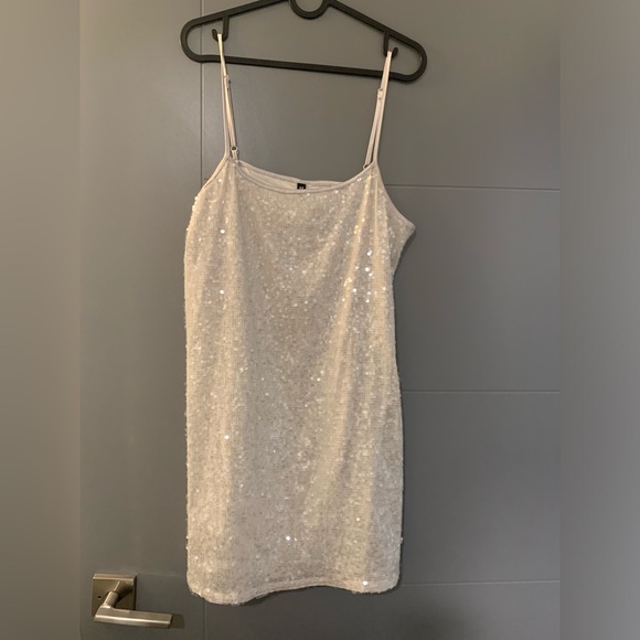 H&M dress - Picture 1 of 3